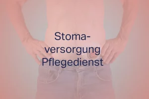 Pflegefachkraft erklärt Angehörigen die Anwendung moderner Stomahilfsmittel für die häusliche Pflege.